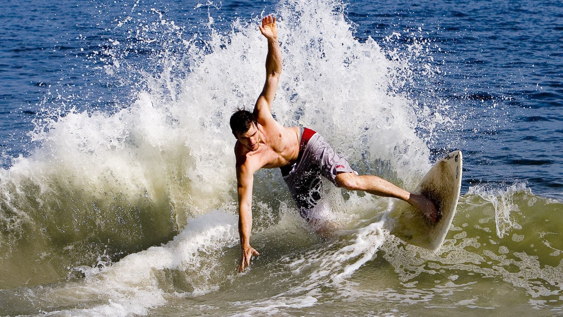 湖人绝杀步行者,季后赛首轮中詹姆斯带伤作战,湖人对步行者总决赛打了几场